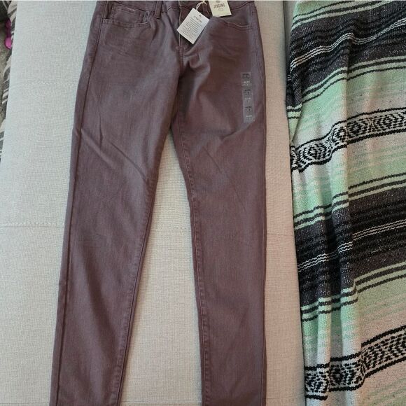 Gorgeous Mauve Jeggings NWT - Picture 8 of 8